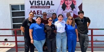Entrega diputada Jael Argüelles más de 200 lentes gratuitos en Puerto La Paz
