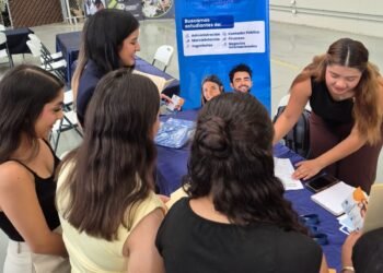 Se conectan estudiantes de la UPCH con la industria en segunda feria de estadías