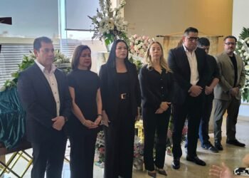 Despiden integrantes del Ayuntamiento a Paty Ulate con guardia de honor