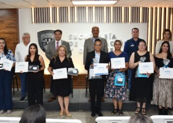 Reconoce SEyD trayectoria y compromiso de su personal administrativo