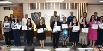Reconoce SEyD trayectoria y compromiso de su personal administrativo