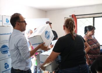 Mantiene Jorge Soto agenda de trabajo y gestión con vecinos de la División del Norte