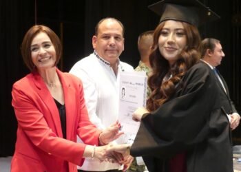 Culminan sus estudios 100 jóvenes del CONALEP Delicias, recibieron sus constancias