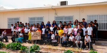 Estudiantes de la primaria Socorro Rodríguez desafían el desierto con proyecto de huerto escolar