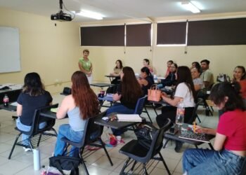 Impulsan Gobierno y sector empresarial capacitación de más de 400 docentes