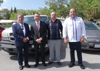 Dona ASE vehículos al Conalep para fortalecer sus planteles, recibió par de automóviles