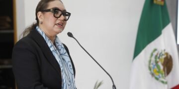 Renuncia Claudia Arlett Espino a la secretaría ejecutiva del INE por motivos de salud