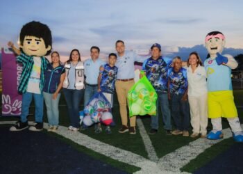 Entrega Marco Bonilla cancha de fútbol “Rigo González” en la Revolución