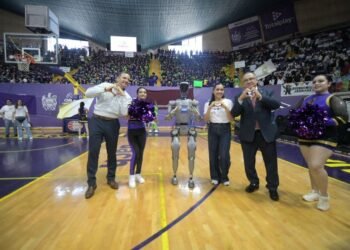 Marco Bonilla da la bienvenida a 6 mil nuevos estudiantes de la UACH, gran ambiente de entusiasmo