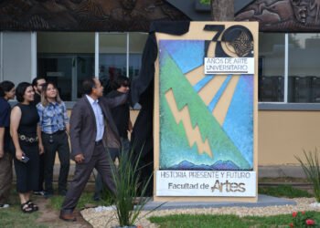 Conmemora Facultad de Artes setenta aniversario de la UACH con mural