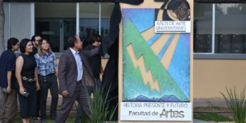 Conmemora Facultad de Artes setenta aniversario de la UACH con mural