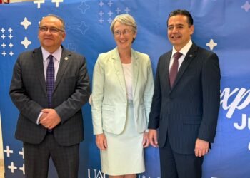 Se reune Luis Rivera con directivos de UTEP