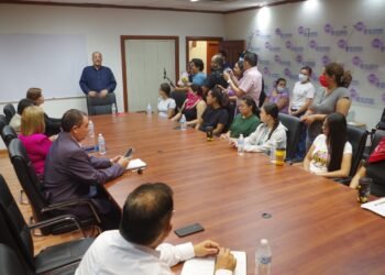Instalan mesa de trabajo para garantizar transparencia en asignación de plazas docentes