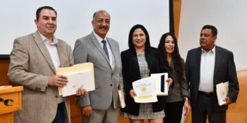 Entregan incentivos a docentes que participaron en el programa Supérate