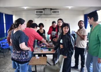 Fortalecen competencias docentes con academia de educación artística y 80 participantes