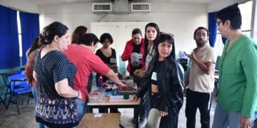 Fortalecen competencias docentes con academia de educación artística y 80 participantes