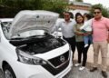 Entregan SEyD y Sección 42 vehículos a ganadores del sorteo del día del maestro
