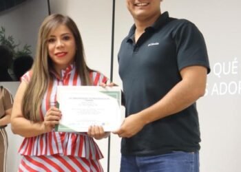 Impulsa UT Parral desarrollo de soluciones con IA durante hacking innovation