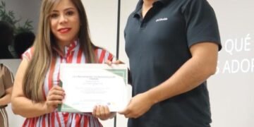 Impulsa UT Parral desarrollo de soluciones con IA durante hacking innovation