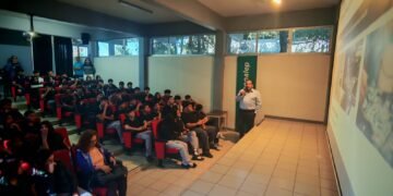 Fortalece Conalep formación técnica con ponencia sobre innovación e inteligencia artificial