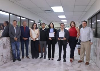 Suman esfuerzos Cobach e Interceramic para que trabajadores concluyan bachillerato