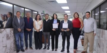 Suman esfuerzos Cobach e Interceramic para que trabajadores concluyan bachillerato