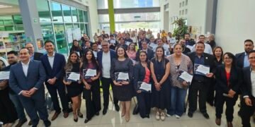 Entrega UPCH reconocimientos a la excelencia estudiantil y docentes mejor evaluados