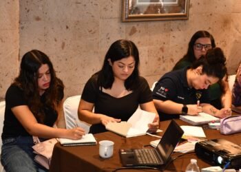 Capacitan en pensamiento matemático a docentes de educación especial