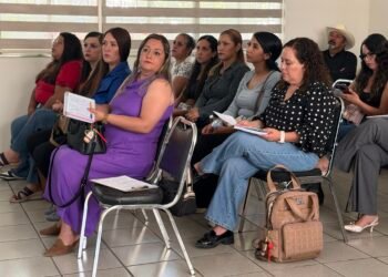 Capacita SEECH a mesas directivas de madres y padres de familia