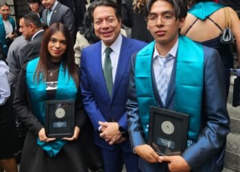 Reciben estudiantes del Conalep Chihuahua la medalla al mérito académico 2026