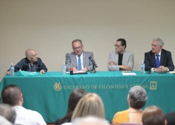 Rinde la UACH homenaje al periodista Jesús Manuel González Raizola por su trayectoria
