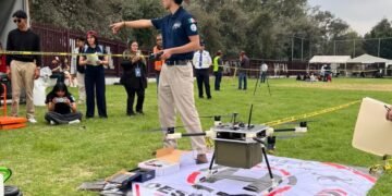 Estudiantes demuestran sus habilidades para crear drones en semana mundial del espacio