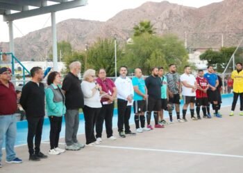 Nombran cancha de futbol en honor al promotor José Quiñonez, rinden homenaje póstumo
