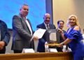 Entrega Educación estímulos por antigüedad a 437 trabajadores del subsistema estatal