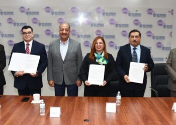 Entrega Educación actas de registro a tres nuevos colegios de profesionistas en la entidad