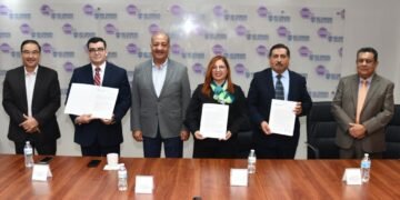 Entrega Educación actas de registro a tres nuevos colegios de profesionistas en la entidad