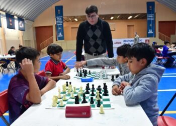 Demuestran más de 120 estudiantes talento y habilidades en torneo regional de ajedrez