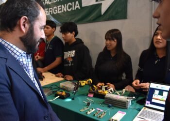 Realizan estudiantes del Conalep la feria emprendimiento e innovación en el CAST Juárez