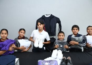 Destina Estado 2.5 millones para uniformes de estudiantes de albergues escolares rurales