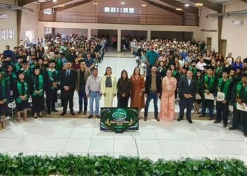Celebra la UT Parral graduación de 498 profesionistas, vinculada a actividades regionales