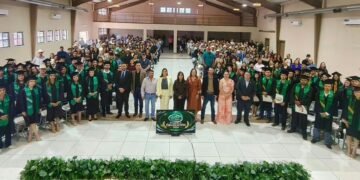 Celebra la UT Parral graduación de 498 profesionistas, vinculada a actividades regionales